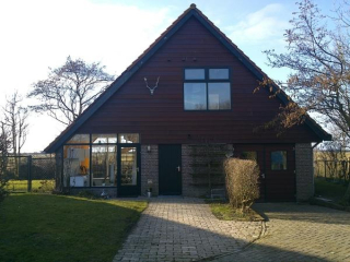 Detached two-person holiday home near the beach and the Northsea