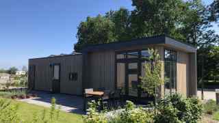 Luxuriös und modern eingerichtetes 4-Personen-Haus im Ferienpark Enkhu...