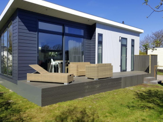 Luxury 6-person holiday home on a holiday park in Julianadorp aan Zee