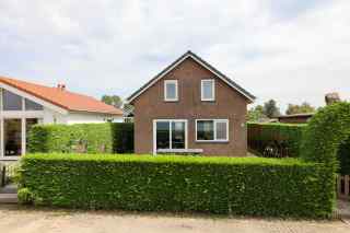 Luxurious 6 person holiday home, on the water in Wervershoof on the IJ...