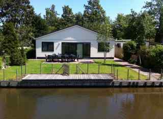 Luxurious holiday home for 10 persons, on the water in Wervershoof on...