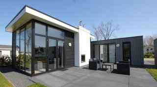Luxurious 6 person holiday home on a holiday park in Halfweg