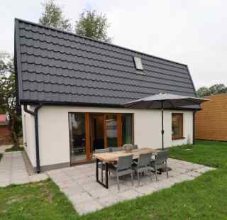 Luxurious 6-person holiday home 24 km from the North Sea beach