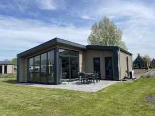 Modern 6-person chalet on beautiful vacation park in North Holland.