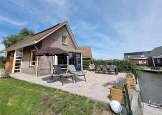 Luxery 6 person holiday home at Bungalowpark Zuiderzee.