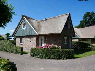 Beautiful thatched cottage for 6 people in Sint Maartensvlotbrug