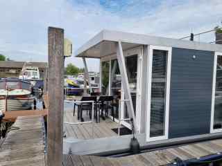Havenlodge for 4 people located in an Amsterdam marina