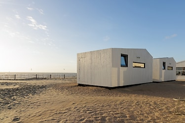 Strandhuisje voor 4 personen aan zee op vakantiepark Beach Houses in Z...