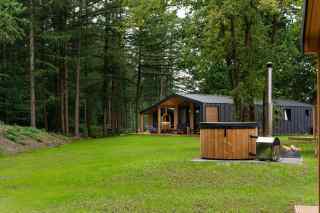 Beautiful 4 person Lodge with Hottub in Wilsum near the border Germany...