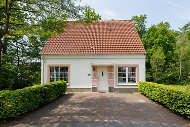 Freestanding eight-person comfort bungalow on Ferienresort Bad Benthei...
