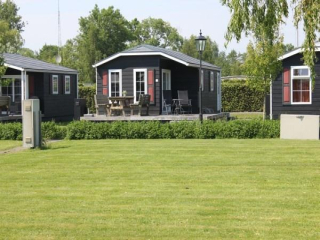 Beautiful chalet for 4 persons at the water in Giethoorn, Overijssel.