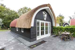 Luxuriöses 4-Personen-Cottage in einem Familienpark in der Nähe des We...