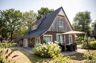 Luxury 6 person villa with sauna at Hof van Salland