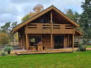 Charmantes 8-Personen-Ferienhaus mit Whirlpool im Garten in Ommen