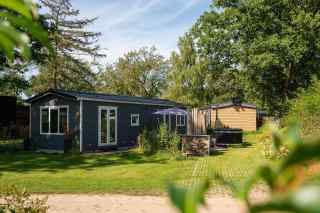 Comfortable 4-person holiday home with hot tub on holiday park Mölke