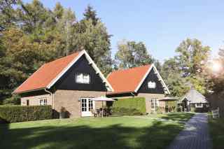 Two luxury 8-person country houses with a Kota and hot tub on Landgoed...