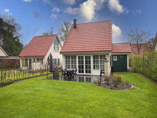 Cosy 5-person holiday bungalow on a holiday park in Hellendoorn.