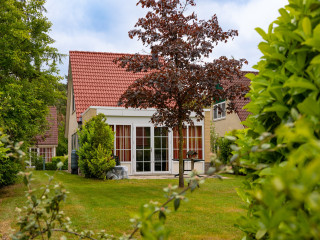 6-person 4-bedroom holiday bungalow on a holiday park in Hellendoorn.