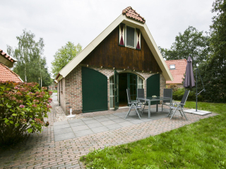 Schönes 6-Personen-Bauernhaus in einem Park in IJhorst