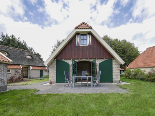 Beautiful 4 person farmhouse in IJhorst