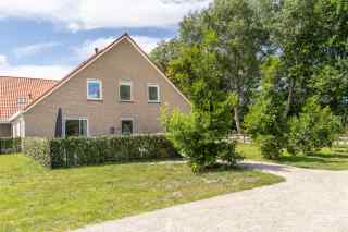 Luxurious 20 person group accommodation in the Vleien on Ameland