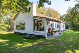 Luxury 6-person bungalow in a wooded area near Vlissingen