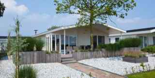 Spacious 4 person vacation home on the coast of Zeeland