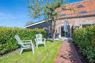 Schönes 4-Personen-Ferienhaus mit Garten in Südlage in Veere