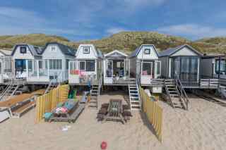 Schlafen am Strand in Zeeland in diesem schönen Strandhaus für 4 Perso...