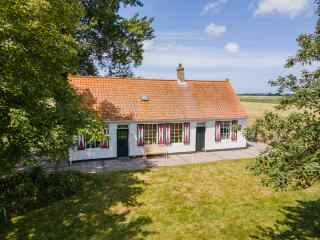 Idyllic 4 person vacation home with a lovely garden on the outskirts o...