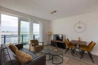 Luxe 4 persoons appartement met een weids uitzicht over het water in S...