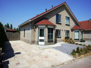 Comfortabal 6-person holiday home in Stavenisse only 100 meter from th...