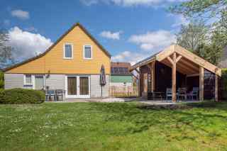 8-person holiday home with sauna and fully fenced garden in Wemeldinge