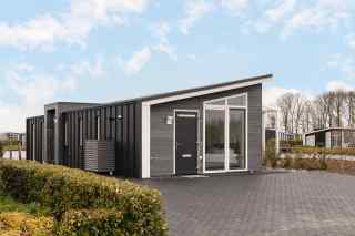Luxe 6 persoons woning met groot terras aan het water in Wemeldinge bi...