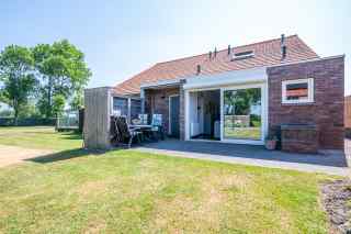 Luxe 4-persoons vakantiehuis met duinzicht en grote tuin in Zoutelande...