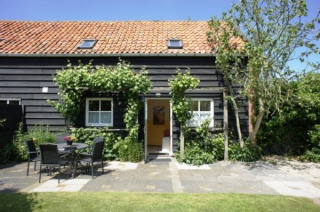 Cozy 4-person holiday home near the sea and Domburg in Aagtekerke