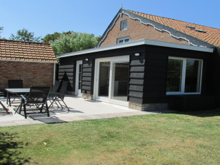 Cozy 6-person holiday home near the sea and Domburg in Aagtekerke