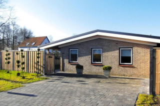 Attractive 4-person holiday home with enclosed garden in Kamperland ne...