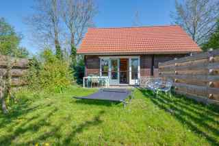 Cosy 2-person holiday home with whirlpool and sauna in Oostkapelle
