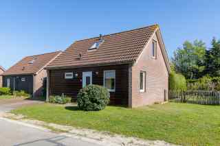 Detached 5-person holiday home on in Oostkapelle near the sea