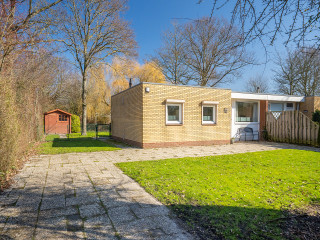 Cozy 5-person bungalow in Oostkapelle