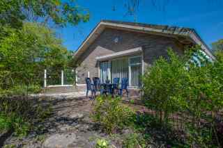 Quietly located detached 5 person bungalow in Oostkapelle