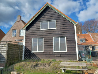 Nice 4 person holiday home in the center of Aagtekerke.