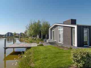 NEU: Schönes 4-Personen-Ferienhaus am Wasser in Wemeldinge an der Oost...