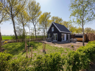 Beautifully situated 4 person holiday home in Vrouwenpolder
