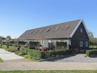 Luxury group accommodation for 16 persons on the property of a farm ne...