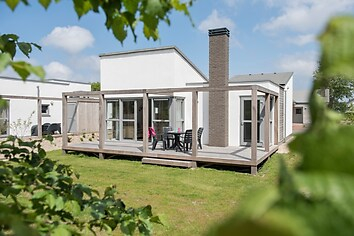 Detached holiday home for 4 persons on park in Ouddorp only 700m from...
