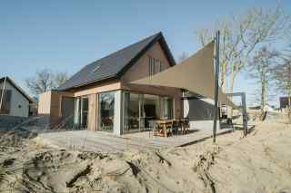 Beautiful 6 person holiday home in Ouddorp near the beach.