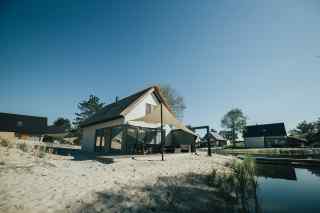 Luxury 6-person holiday home in Ouddorp near the beach.