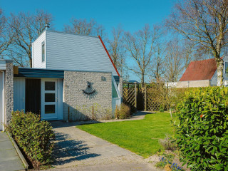 Attractive 4-person bungalow with lots of light in Ouddorp, South Holl...
